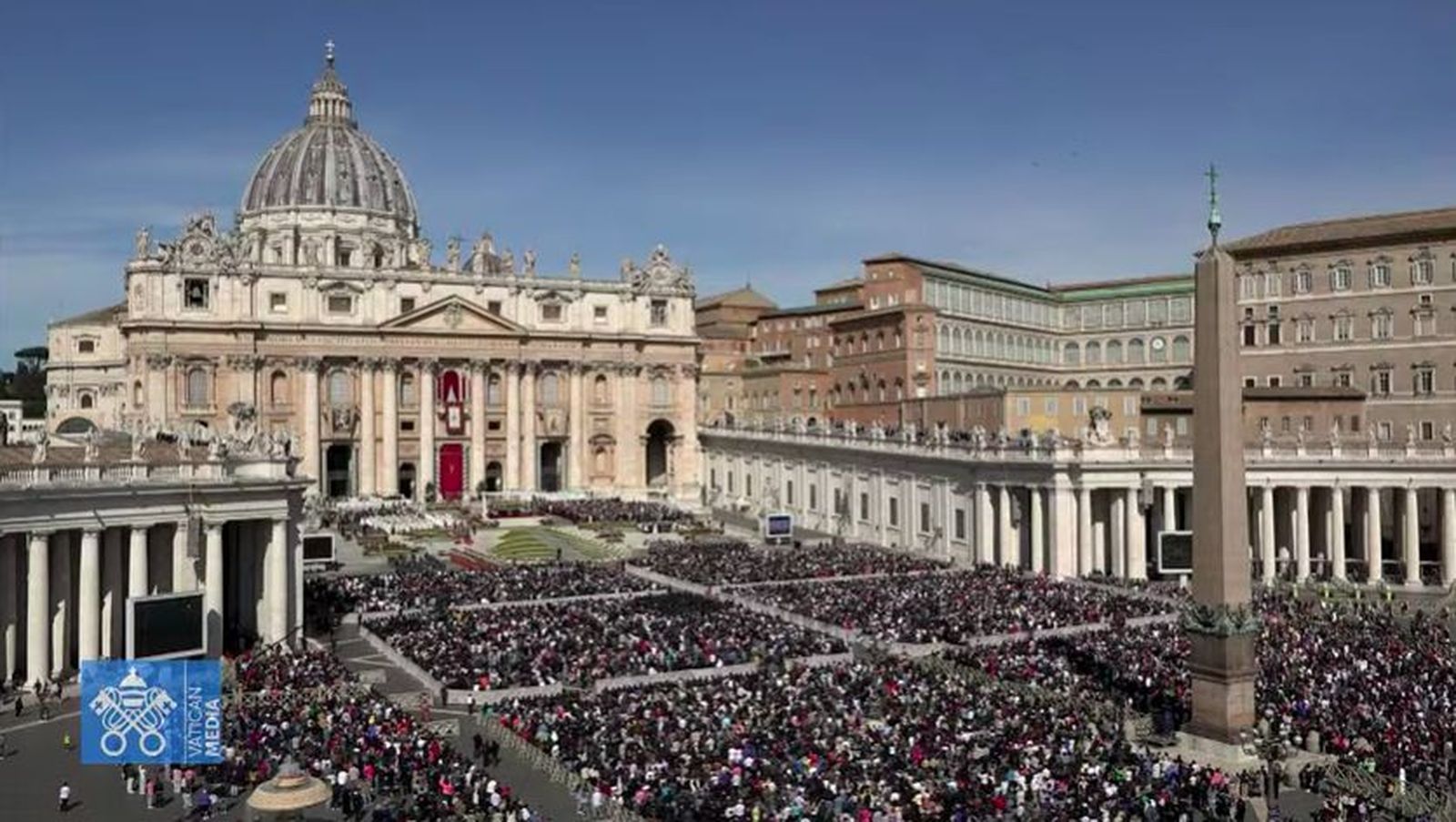 La plaza de San Pedro, abarrotada