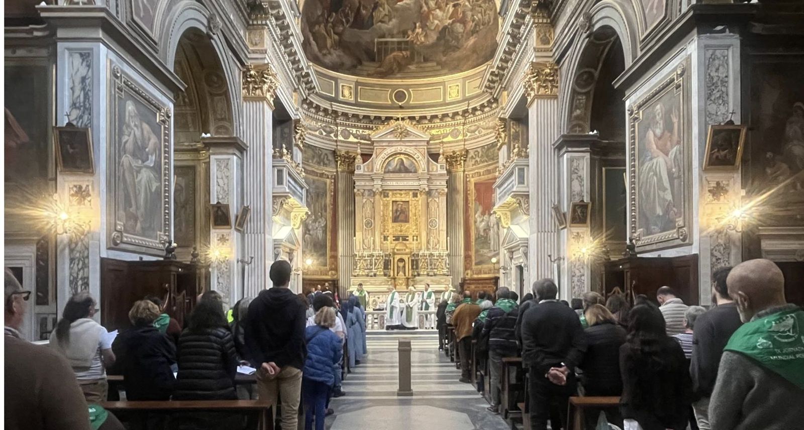Misa en la iglesia de los claretianos