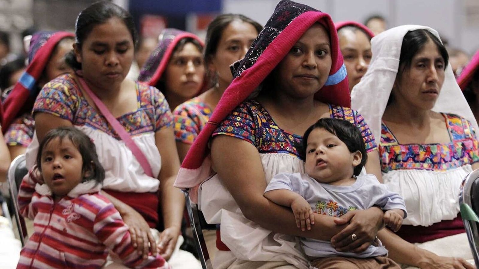 En México hay 68 pueblos indígenas reconocidos oficialmente; cada uno tiene una lengua propia pero con sus variantes suman 364