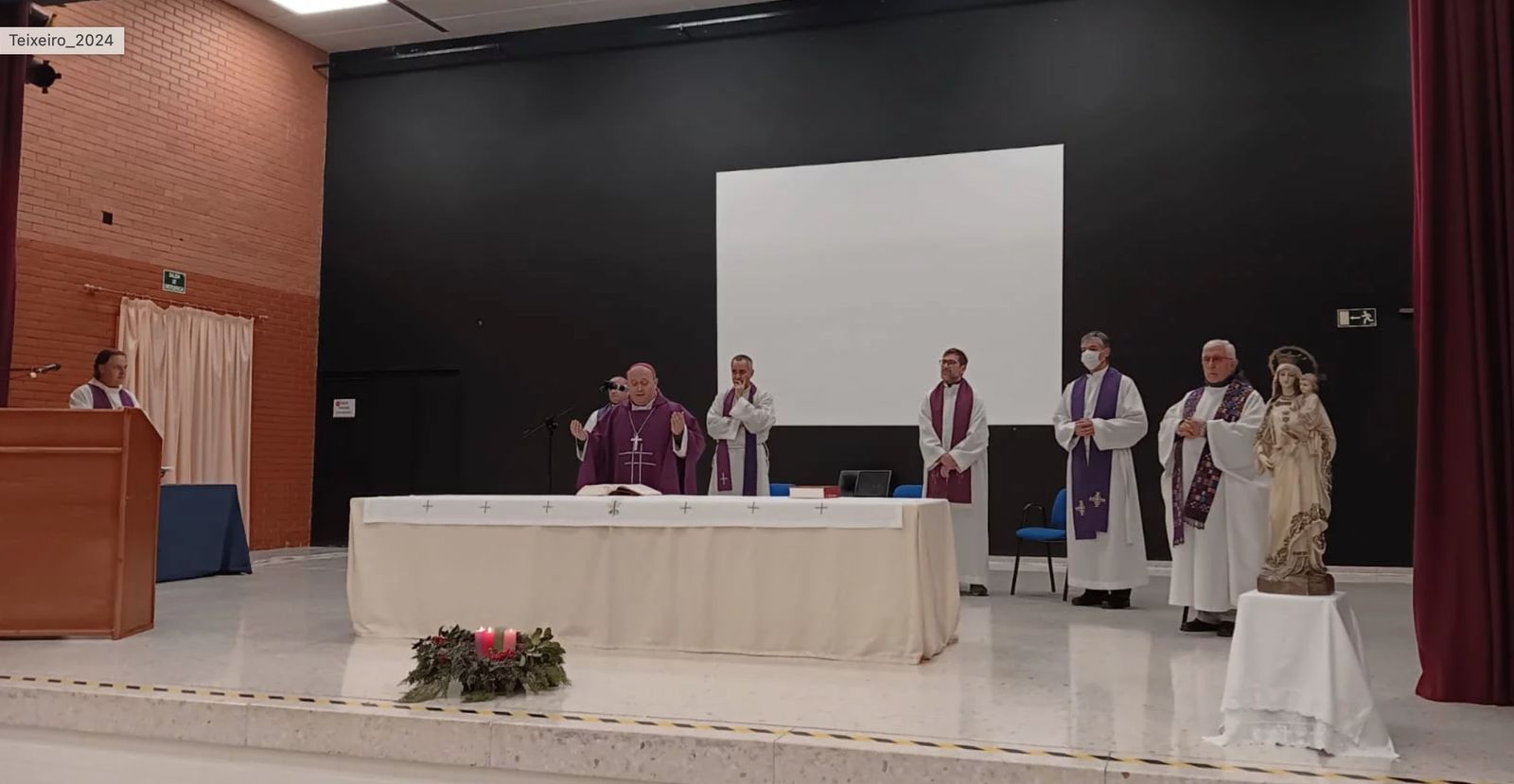 Visita navideña del arzobispo de Prieto al Centro Penitenciario de Teixeiro