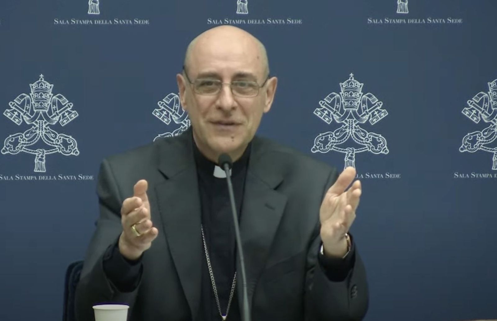 El cardenal Víctor Manuel Fernández durante la presentación