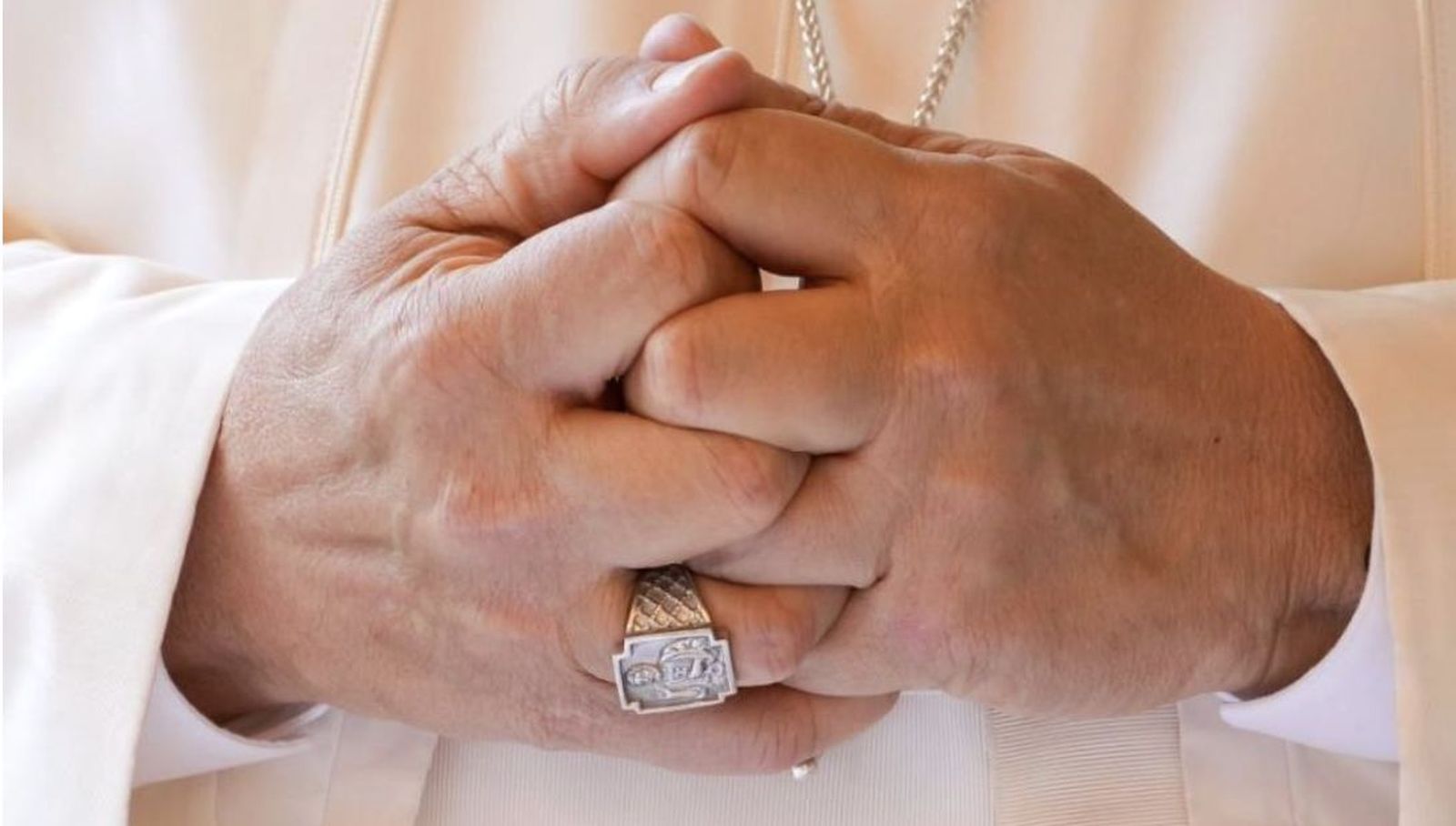 Las manos de León XIV