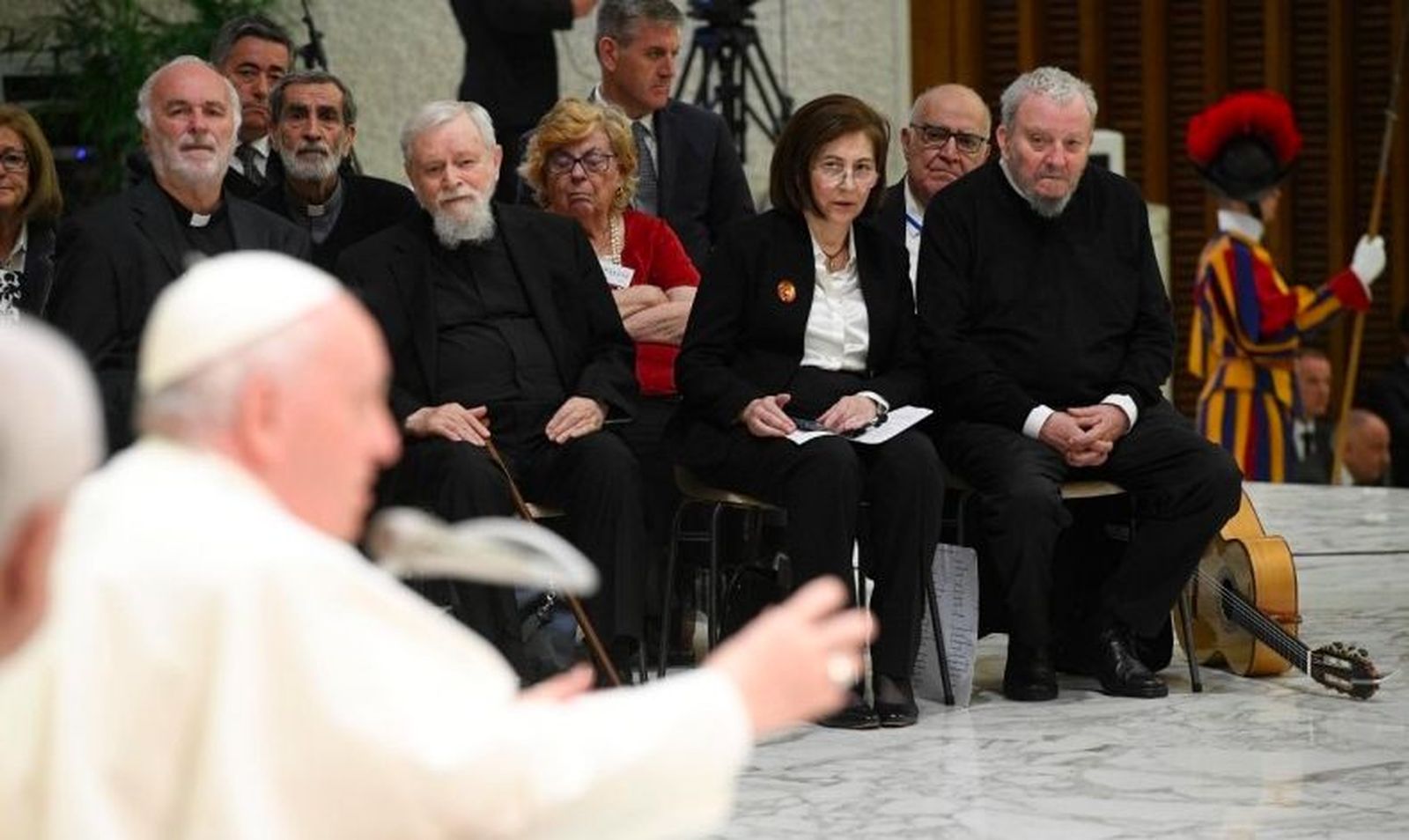 Los responsables del Camino observan al Papa Francisco