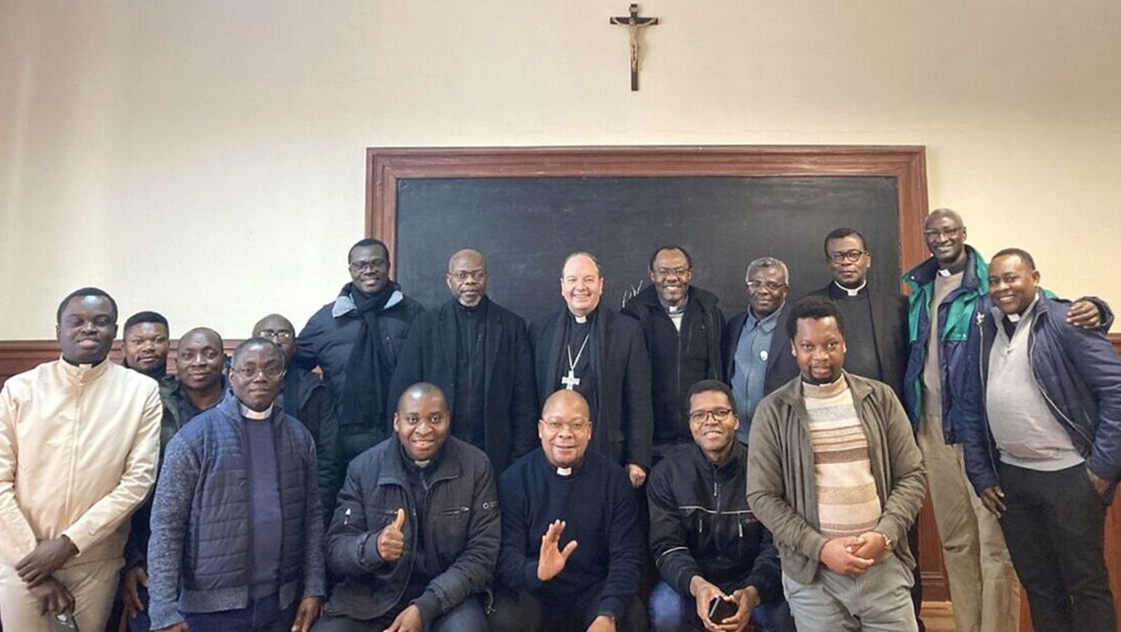 Obispo de Vitoria con curas africanos