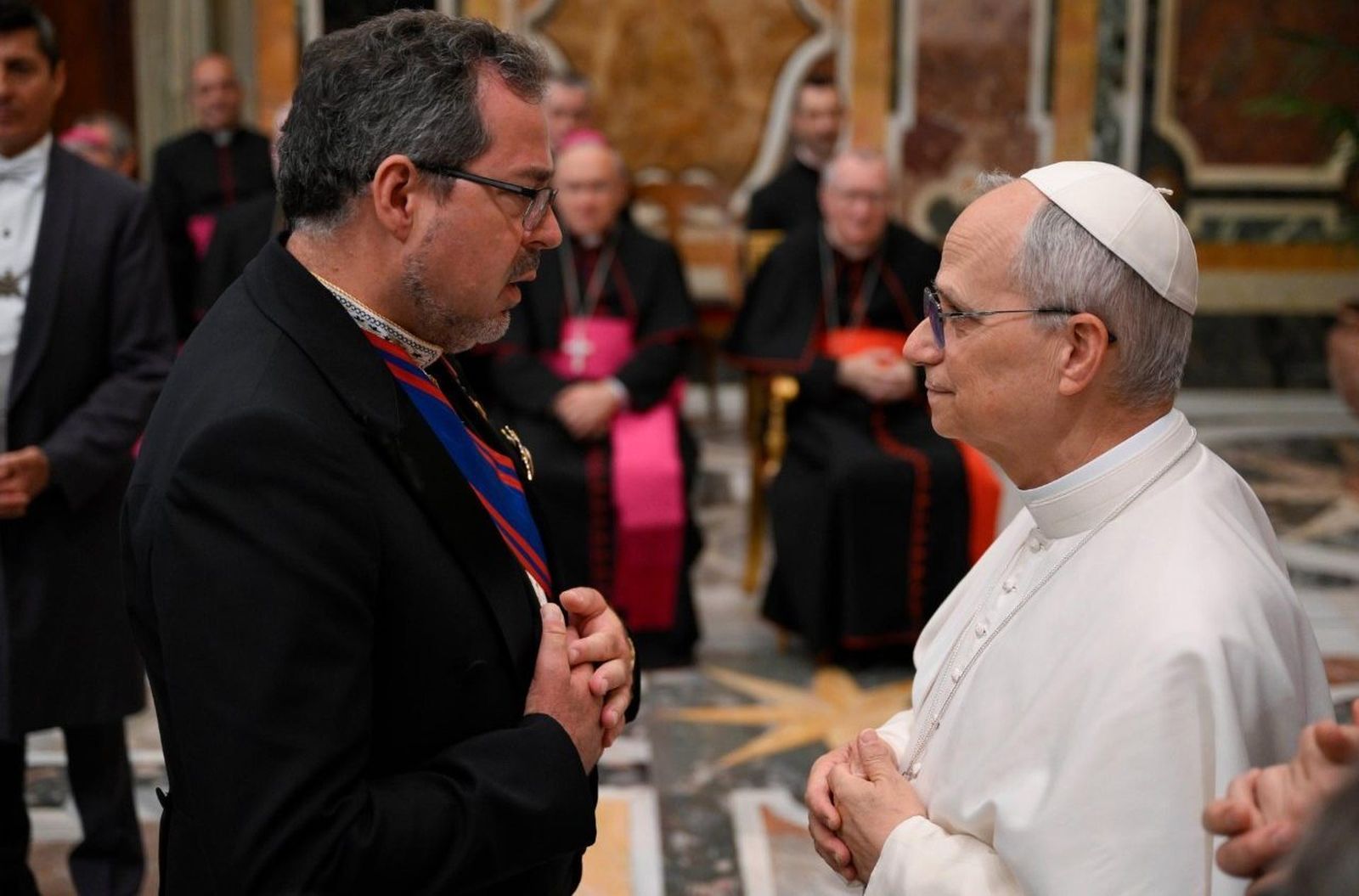 Prevost, con el Cuerpo Diplomático