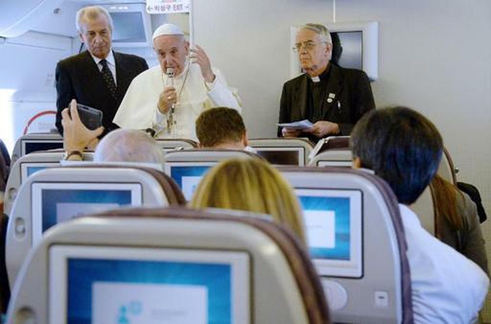 Papa, rueda de prensa en el avión