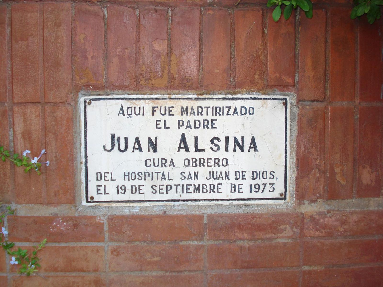 Mossèn Joan Alsina. Placa en su recuerdo