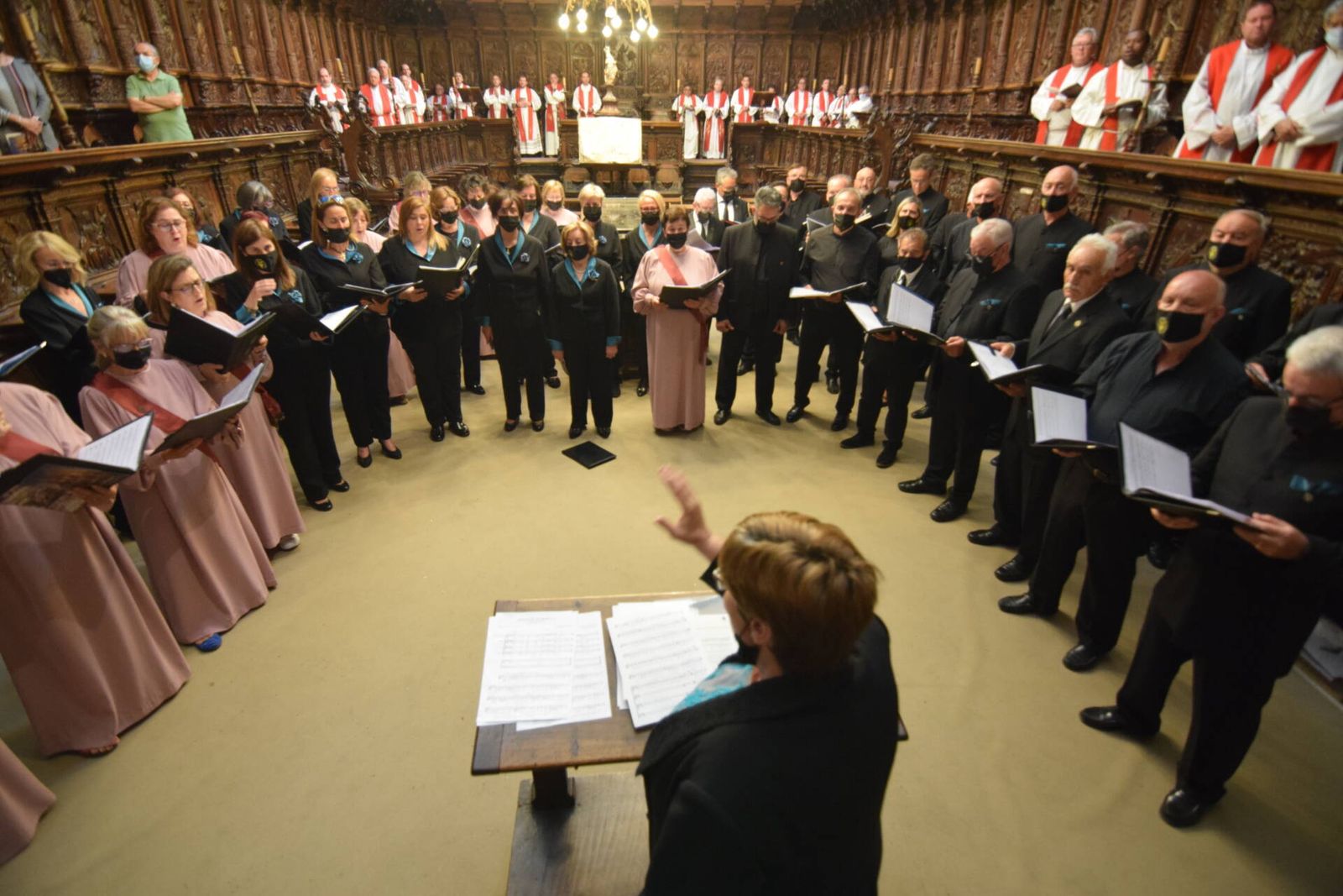 El coro durante la ceremonia de clausura