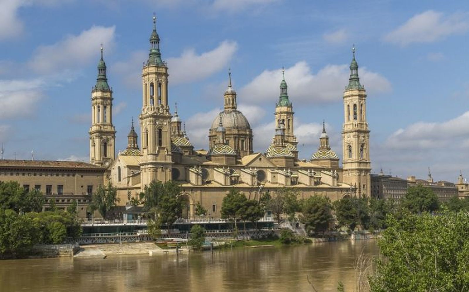 El Pilar de Zaragoza, por fuera