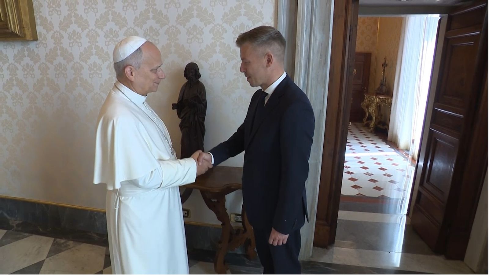 León XIV recibe en el Vaticano a Péter Maygar, peimer ministro de Hungría