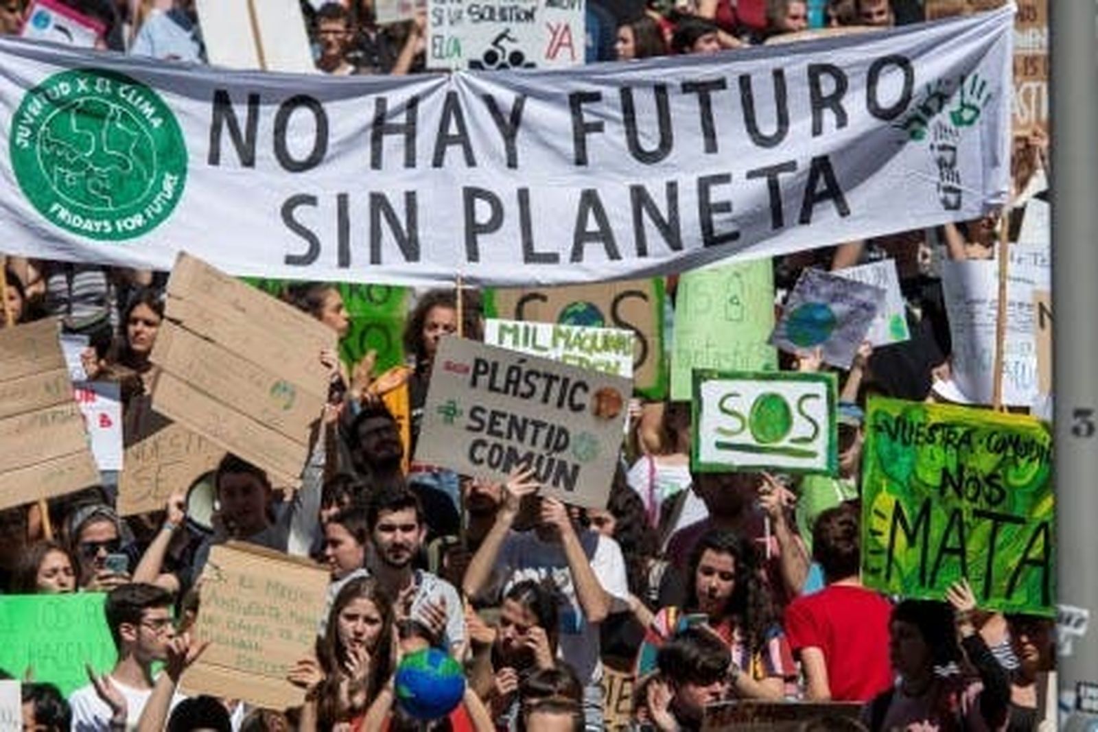 Manifestación de estudiantes en defennsa del medio ambiente