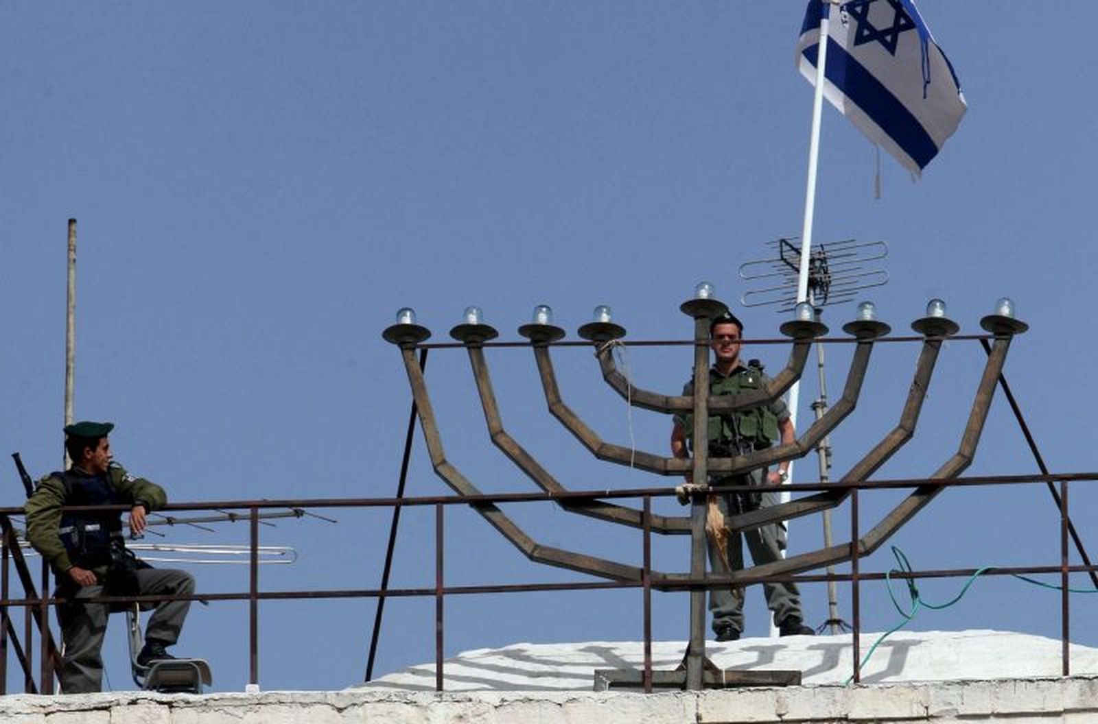 Israel cierra sus fronteras