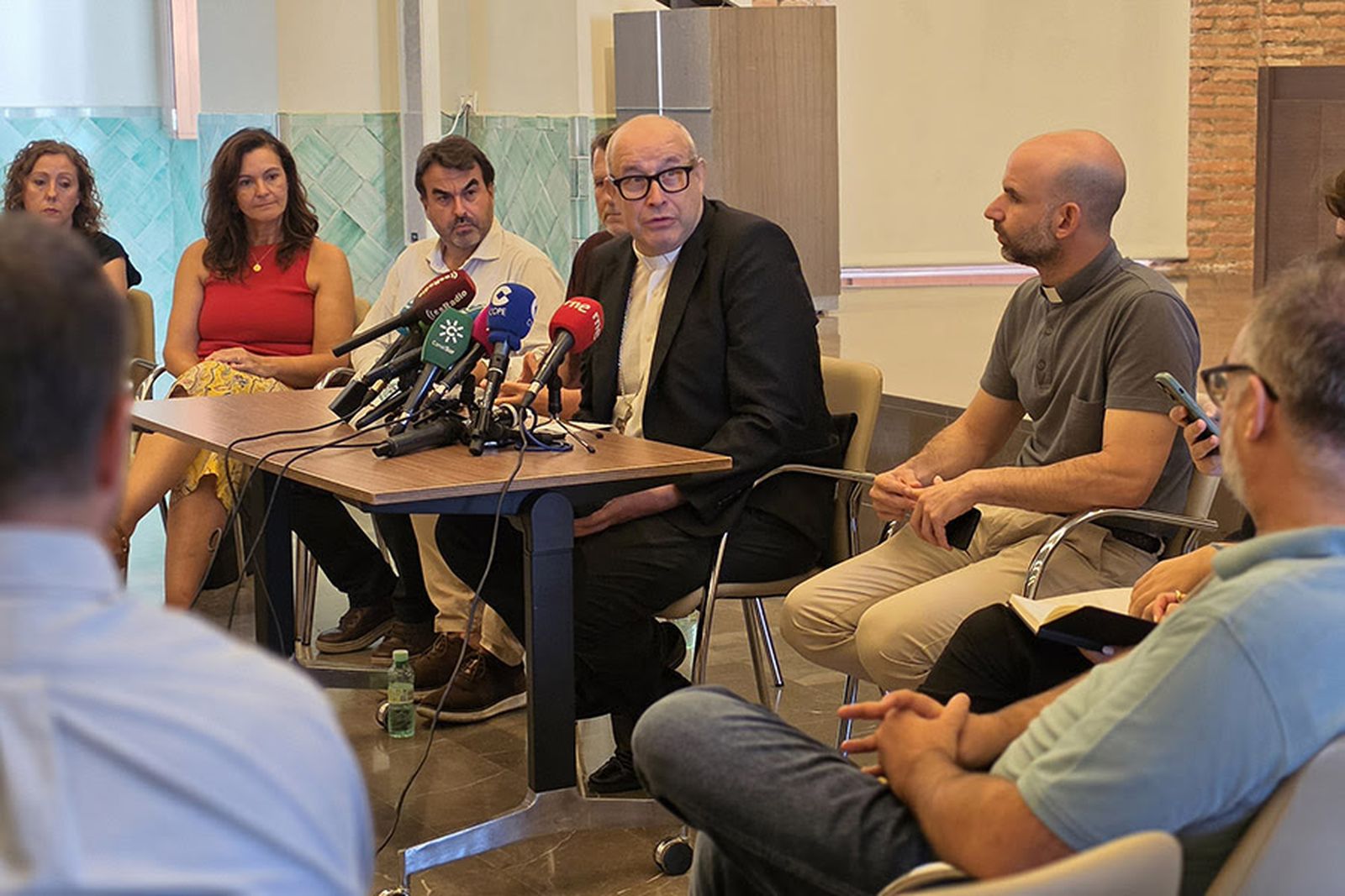 El obispo de málaga charla con los medios de comunicación locales en Casa Diocesana