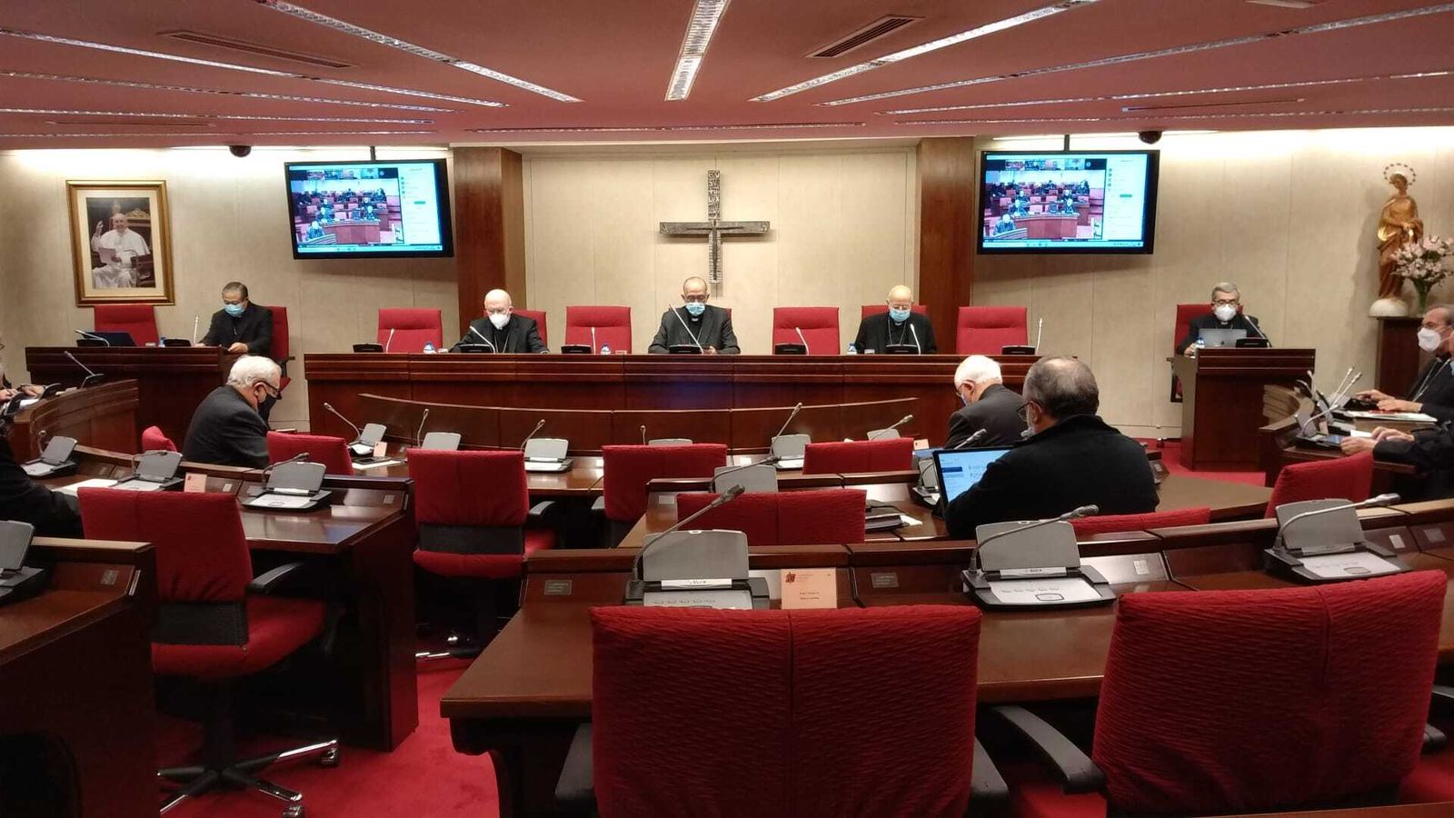 El cardenal Omella ofrece diálogo al Gobierno, y lamenta "el espectáculo del enfrentamiento casi continuo de los líderes políticos"