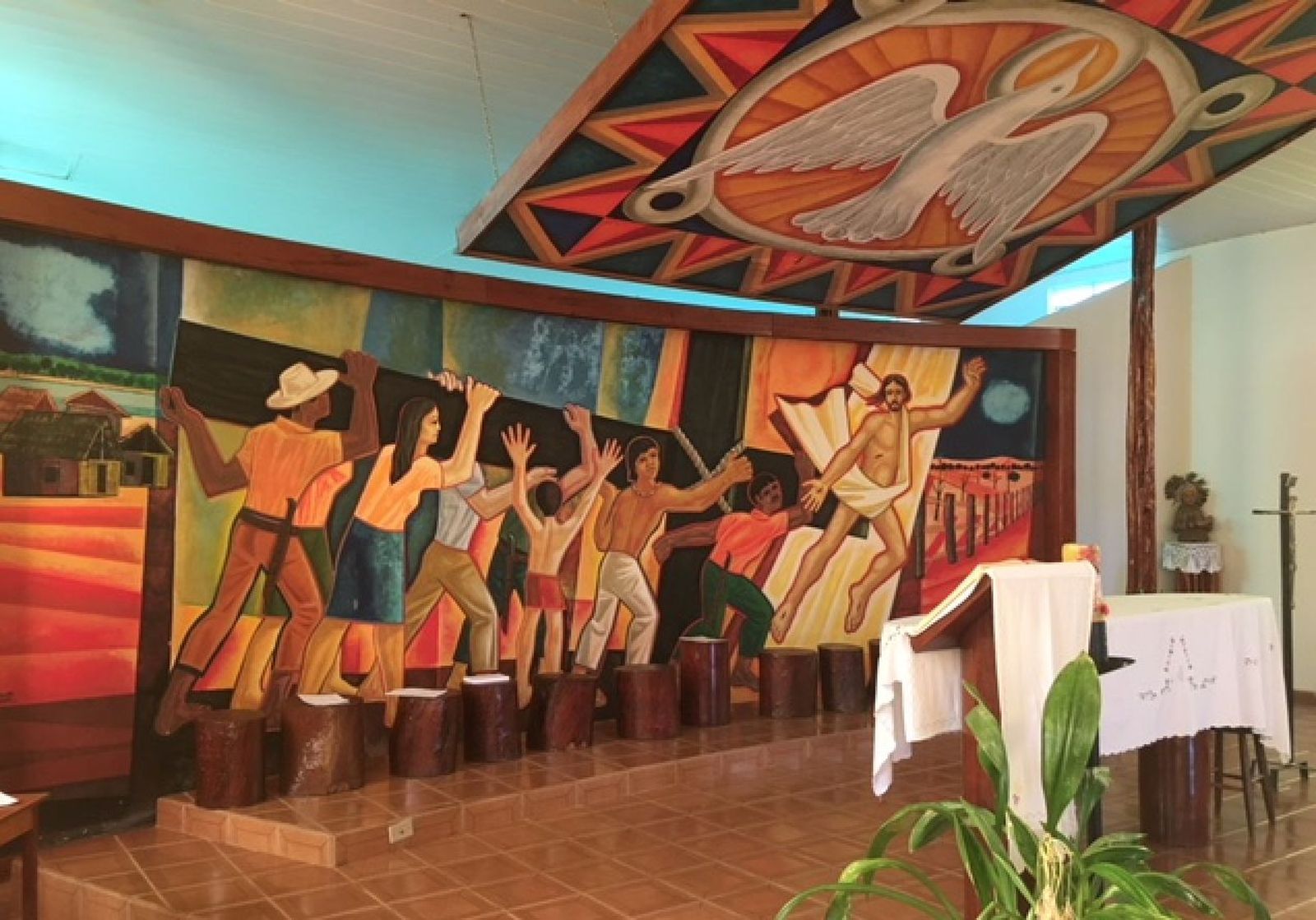 La catedral de Casaldáliga con murales de Cerezo