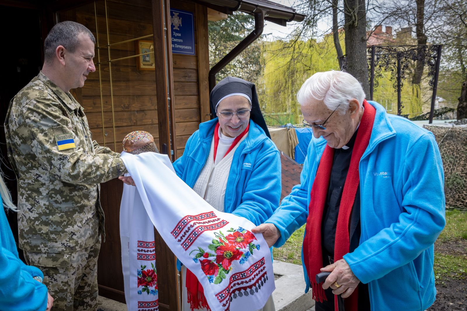 El padre Ángel y sor Lucía
