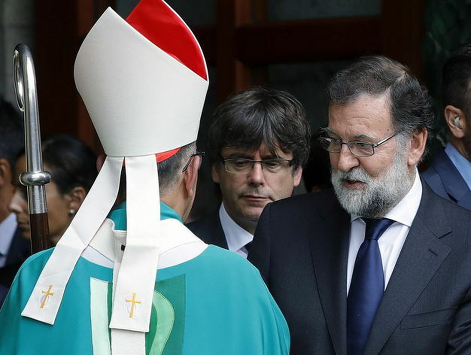 Omella, con Rajoy y Puigdemont