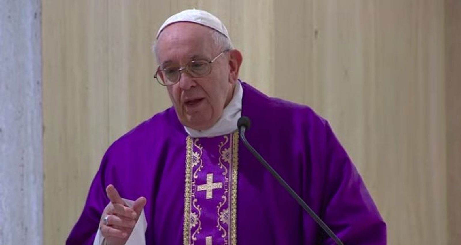 Francisco, con los medios de comunicación