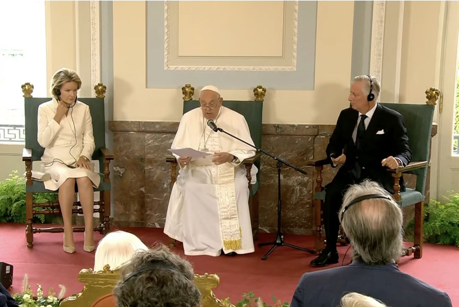Francisco, con los Reyes de Bélgica durante su discurso