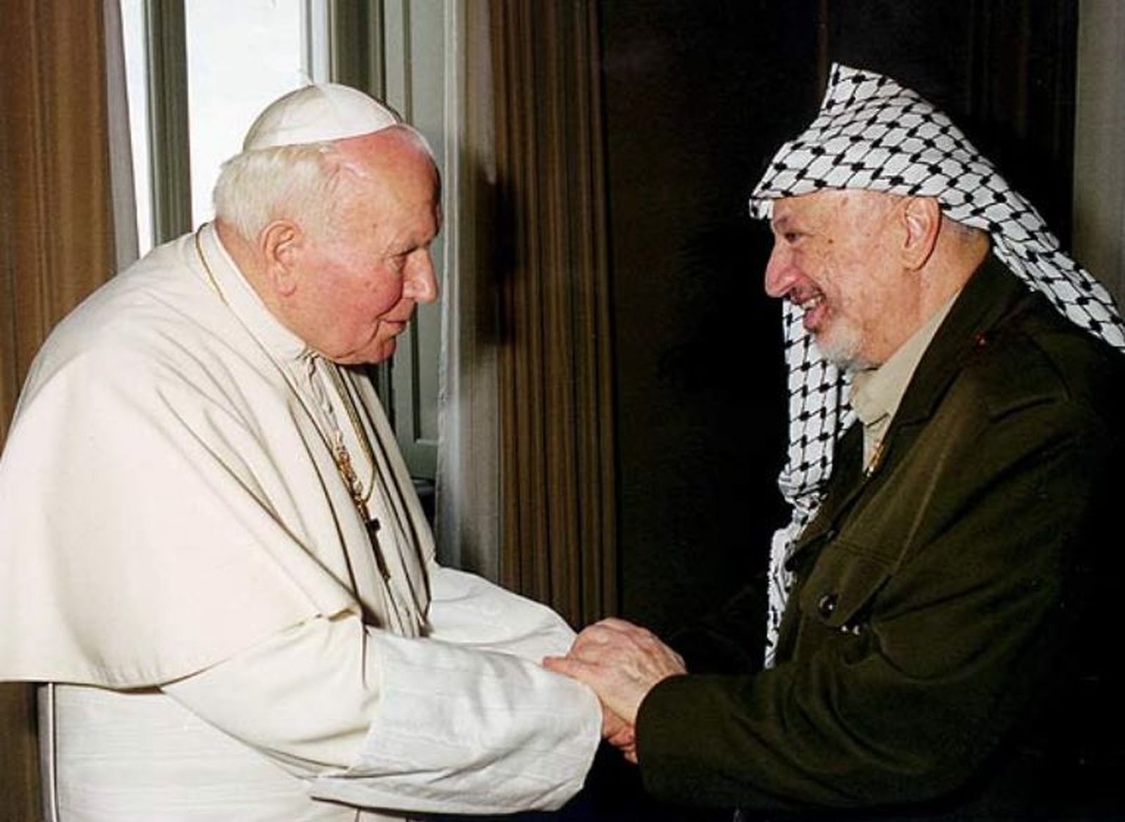 Yasser Arafat y Juan Pablo II