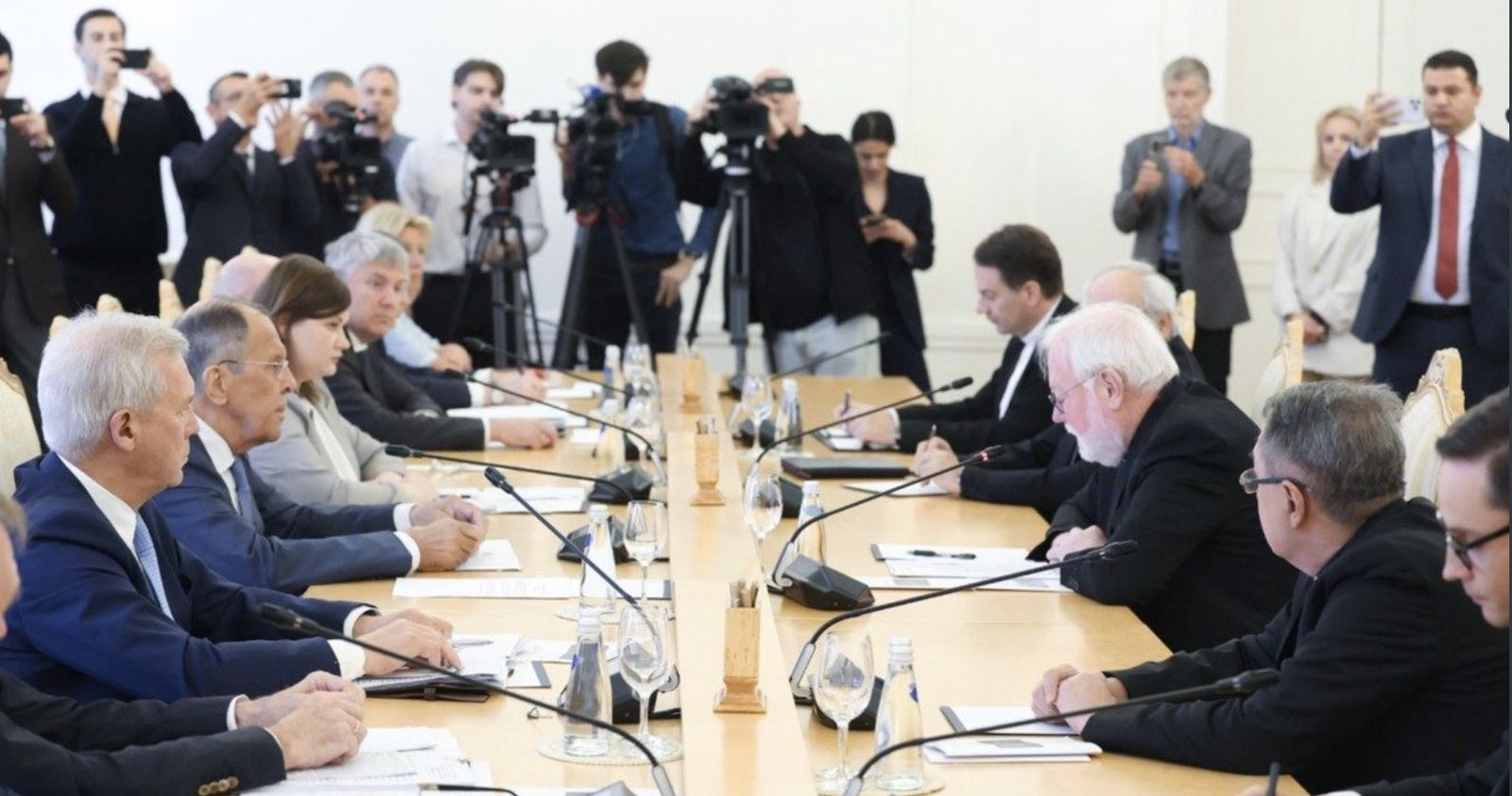 Gallagher con Lavrov en Moscú