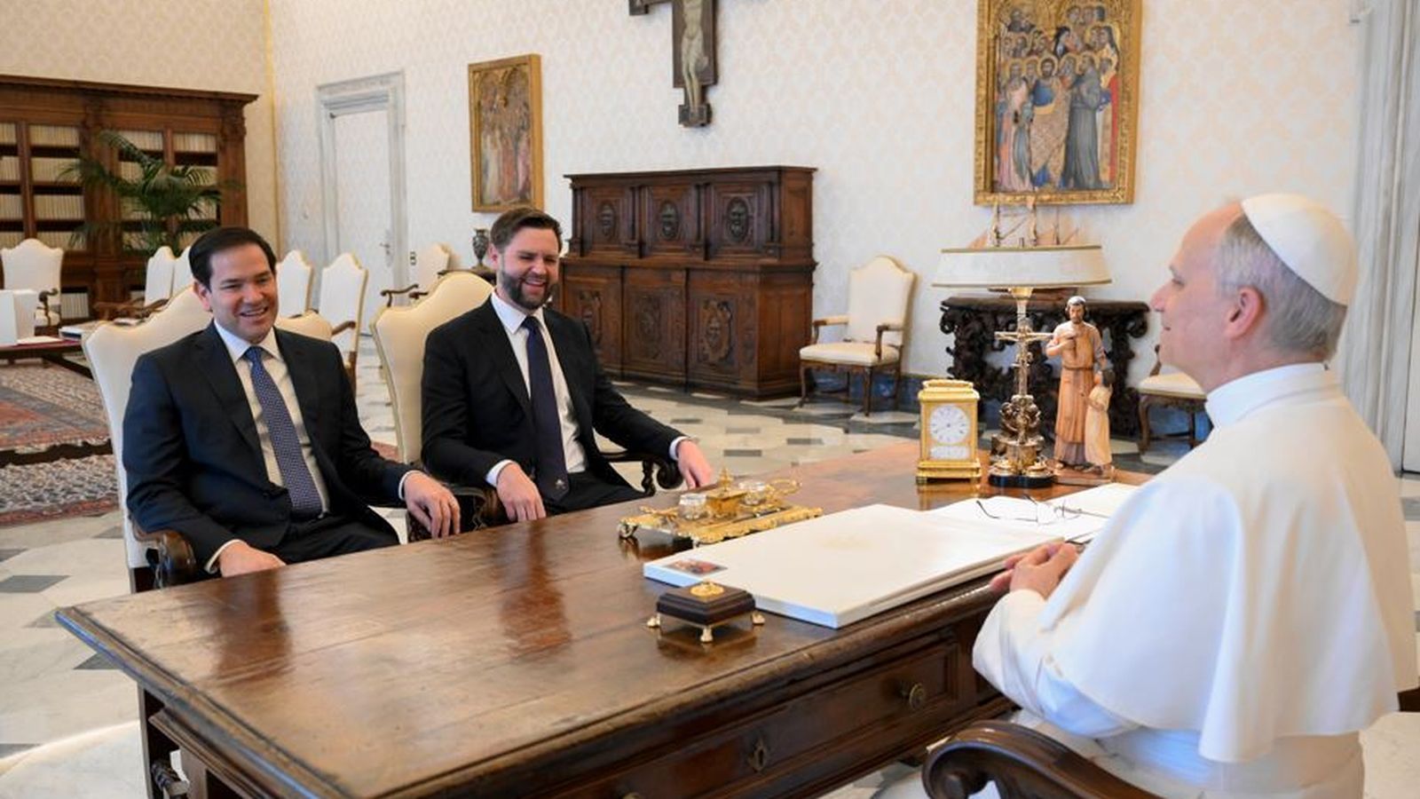 JD Vance, con Marco Rubio, visitan al Papa León
