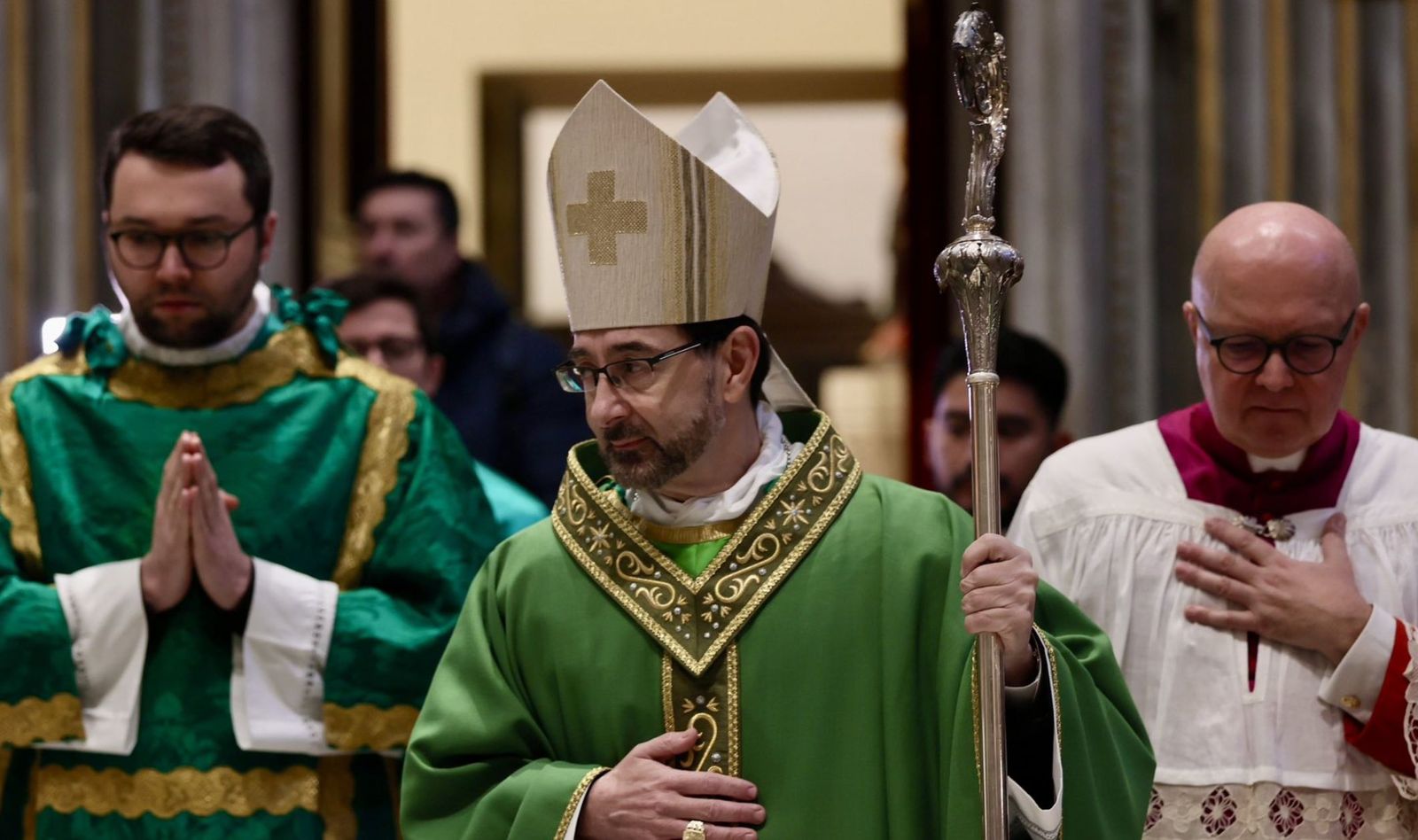 José Cobo, en su primera misa en la iglesia de Montserrat