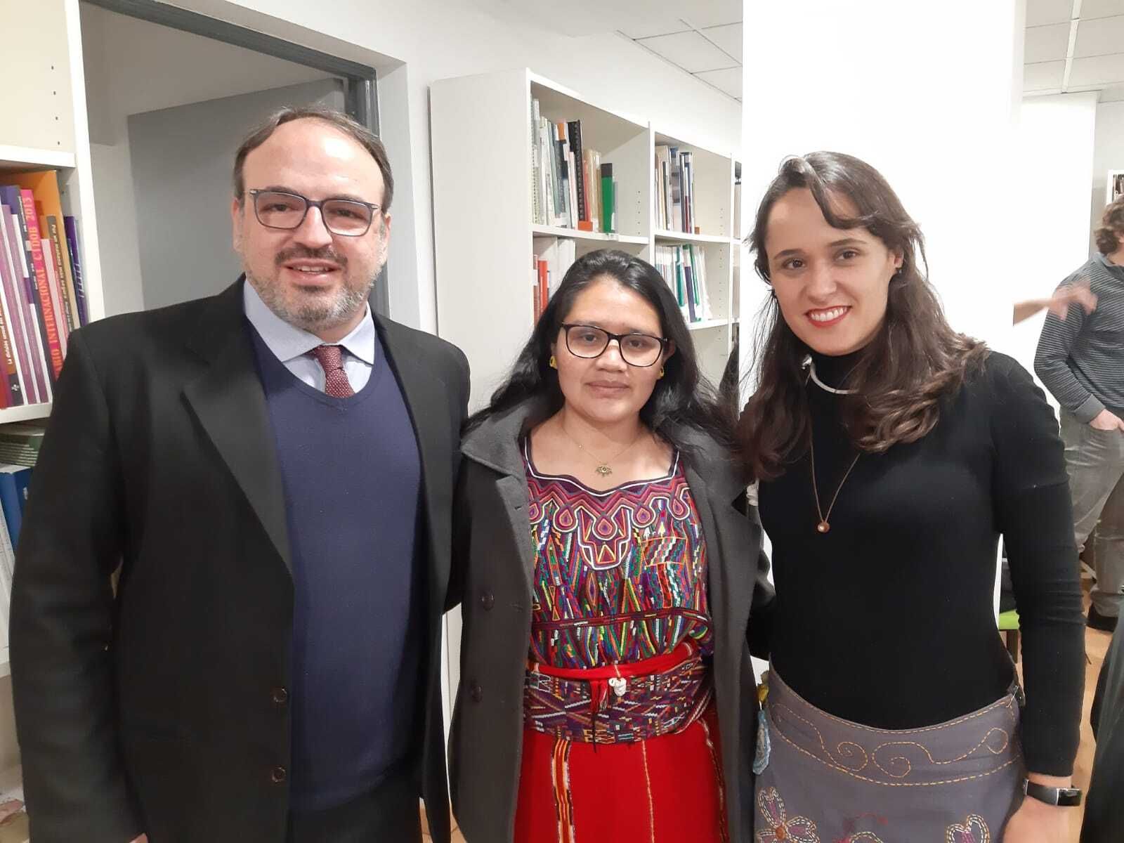 Danilo Chammas y Carolina de Brasil y en medio Feliciana Herrera de Guatemala