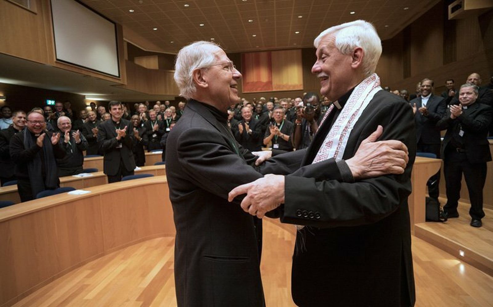 Adolfo Nicolás, con Arturo Sosa