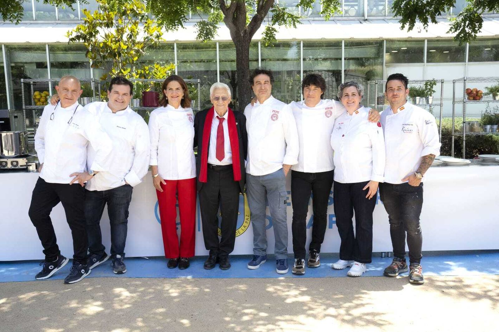 El padre Ángel y los cocineros en el Día Mundial de la Nutrición