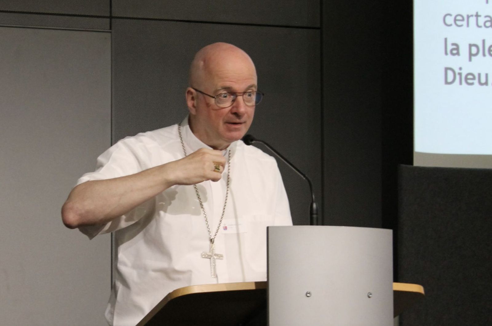 El obispo Charles Morerod