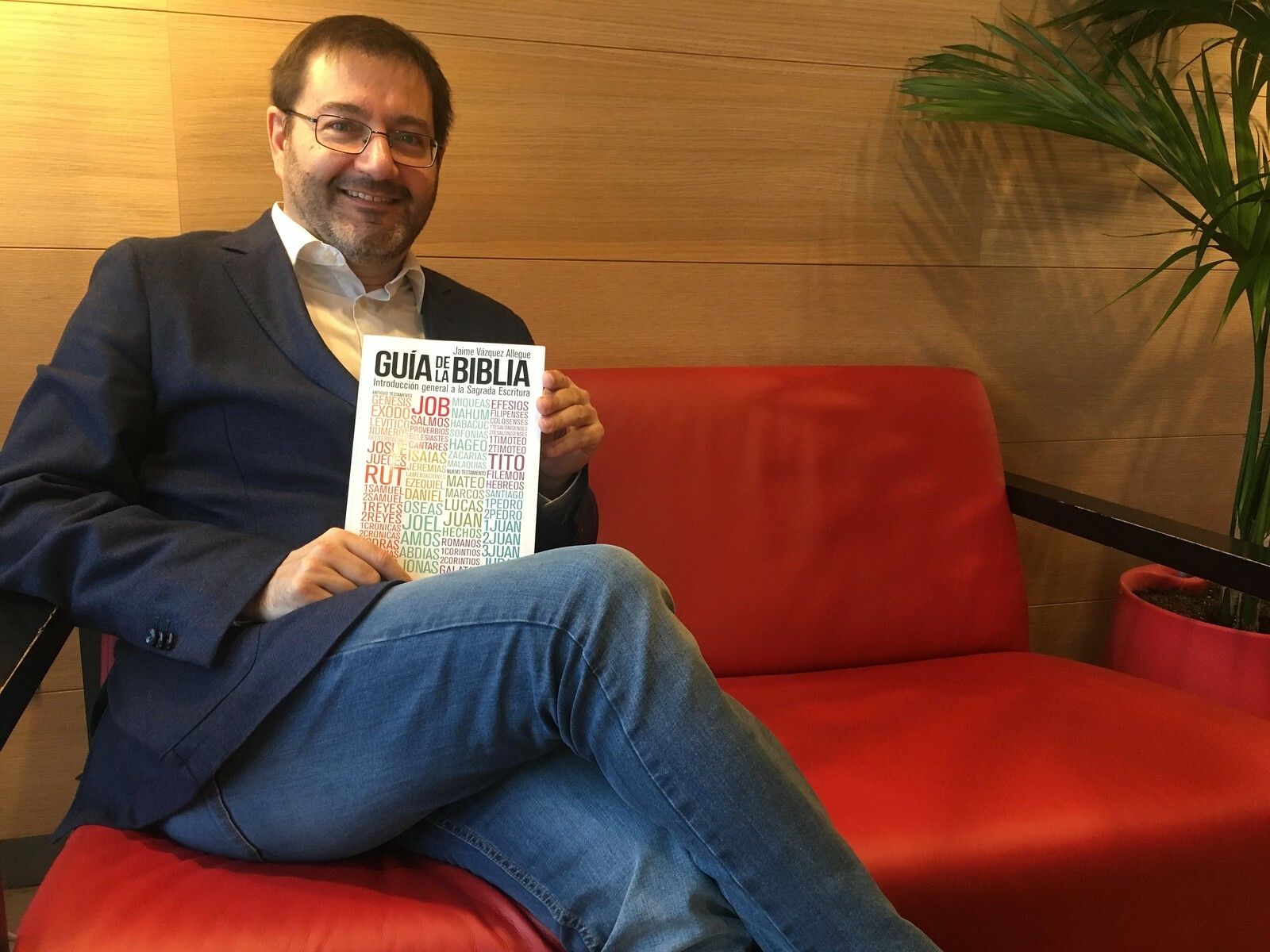 Jaime Vázquez: "Lee la Biblia y descubrirás algo que te sorprenderá"