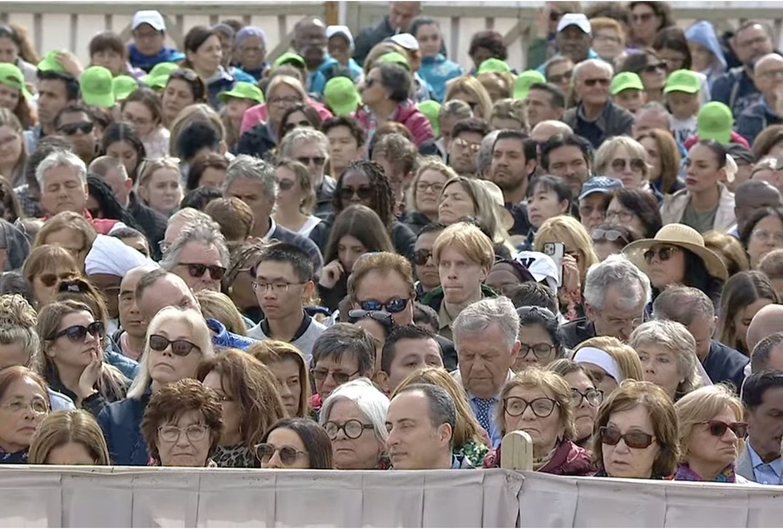 Peregrinos en la plaza de San Pedro