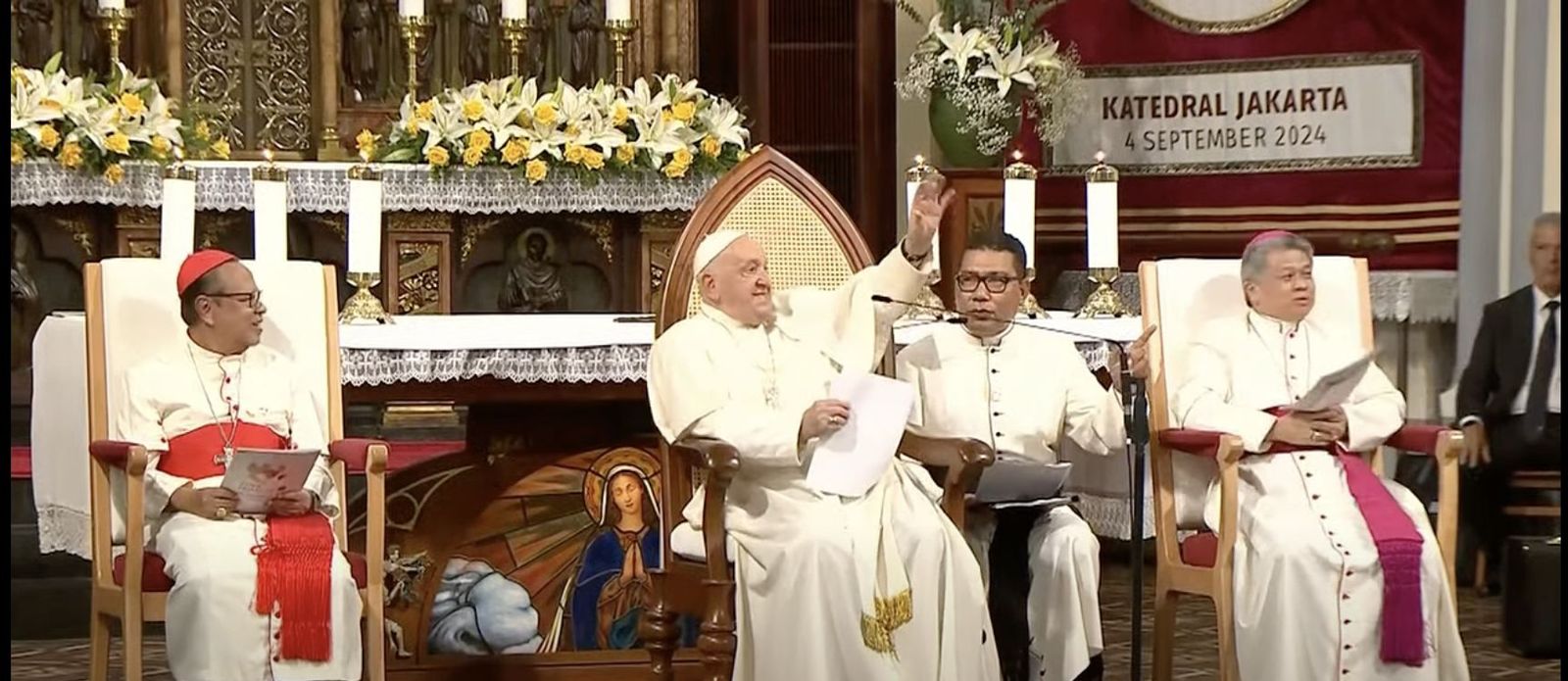 El Papa preguntó cuántos seminaristas había, y les saludó