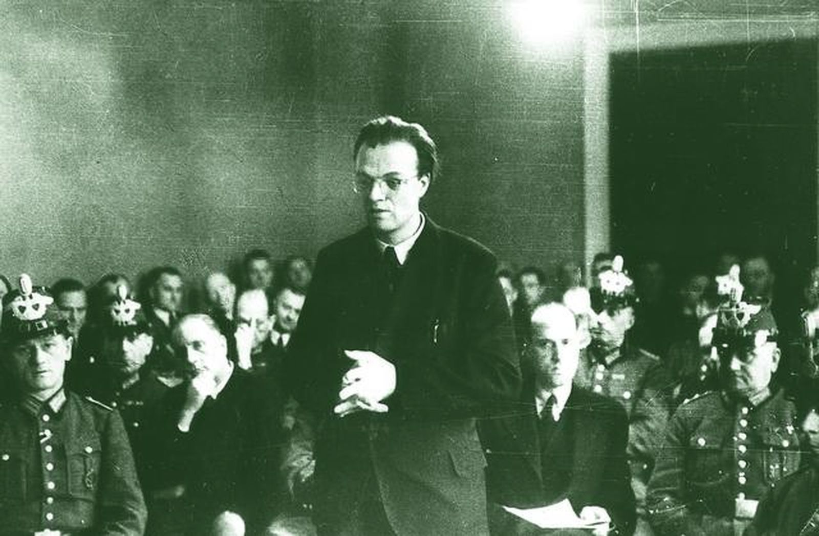 El padre Alfred Delp ante el Tribunal Popular de Berlín en 1945
