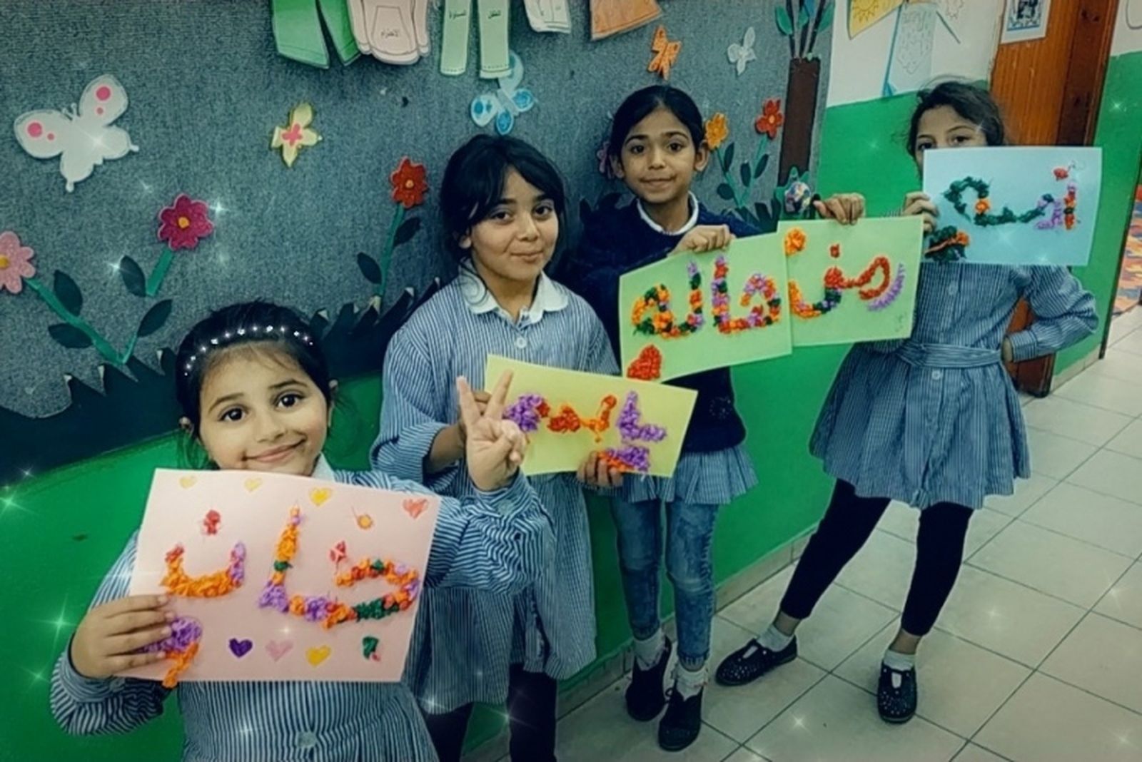 Niñas de un proyecto de la organización eclesial en Tierra Santa piden la paz