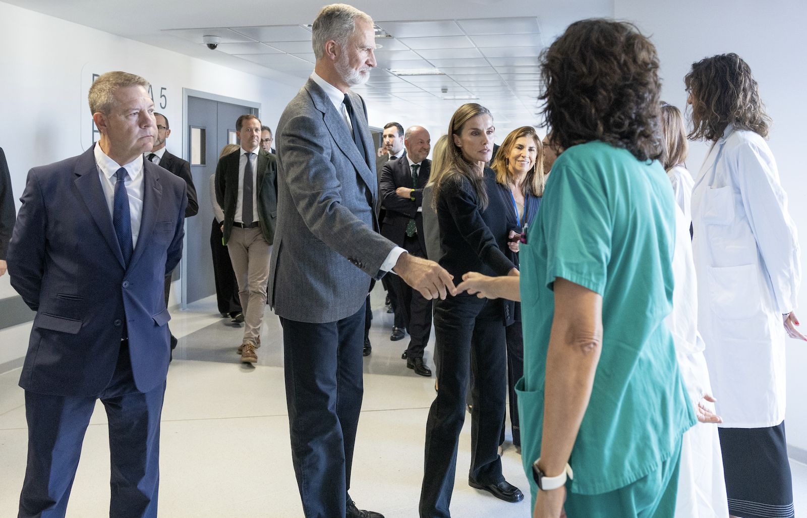 García-Page, con los Reyes en el hospital de Toledo