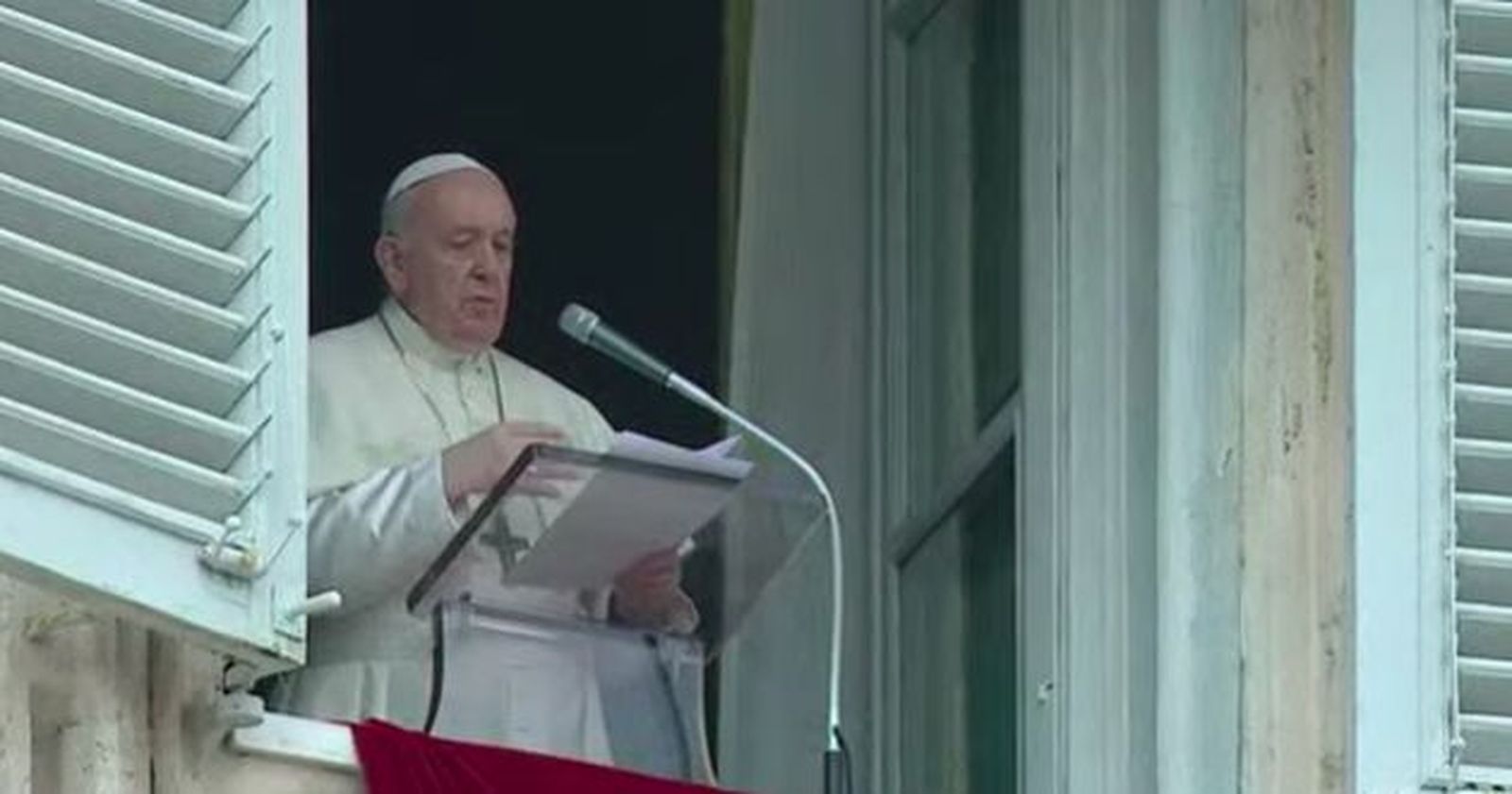 El Papa, desde su ventana