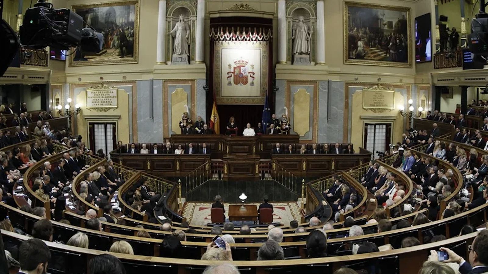 León XIV en su histórica visita al Congreso de los Diputados