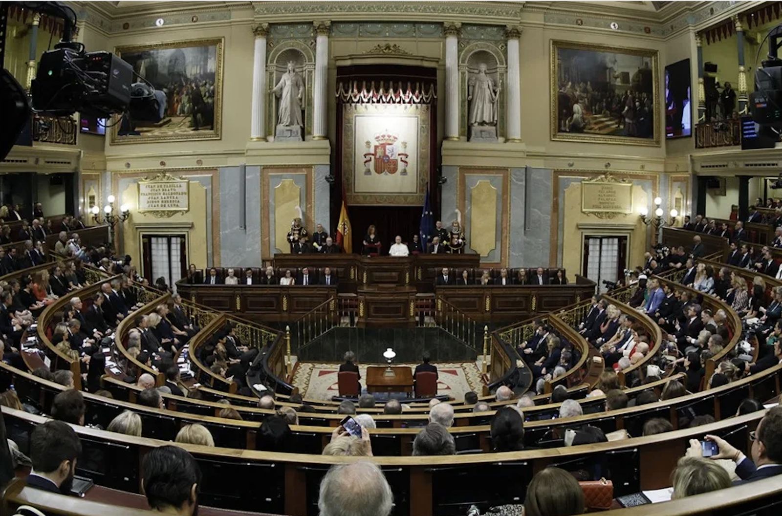 León XIV en su histórica visita al Congreso de los Diputados