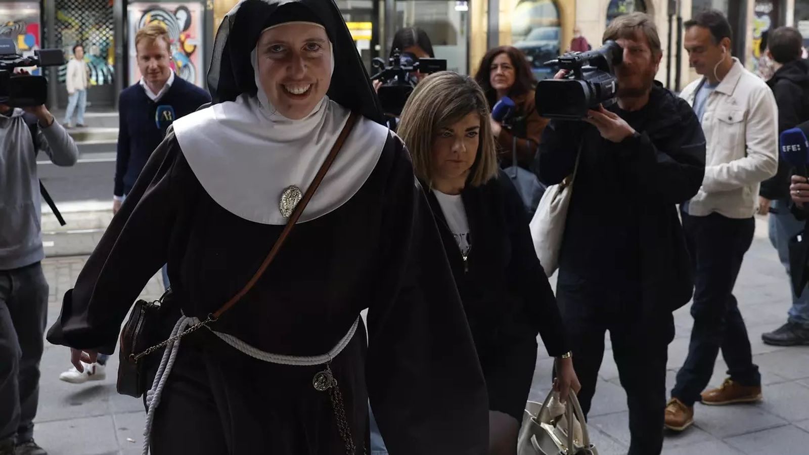Las exmonjas de Belorado, entre ellas Susana Manteo, entrando este jueves en el Juzgado.