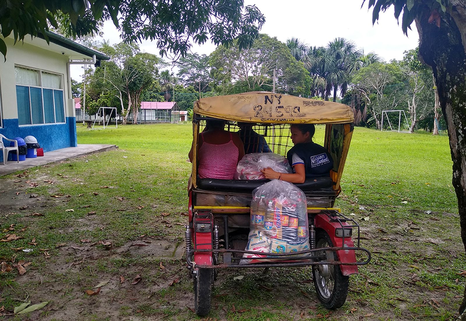 Reparto de comida en Iquitos