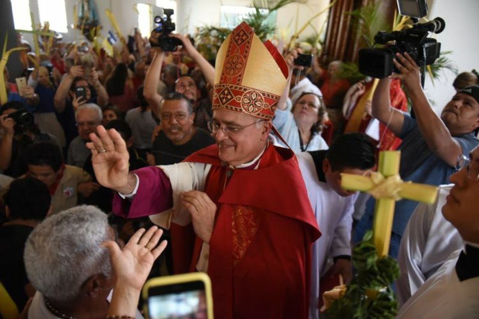 La eucaristía de Monseñor Silvio Báez para iniciar la Semana Santa enciende la esperanza en una iglesia abarrotada