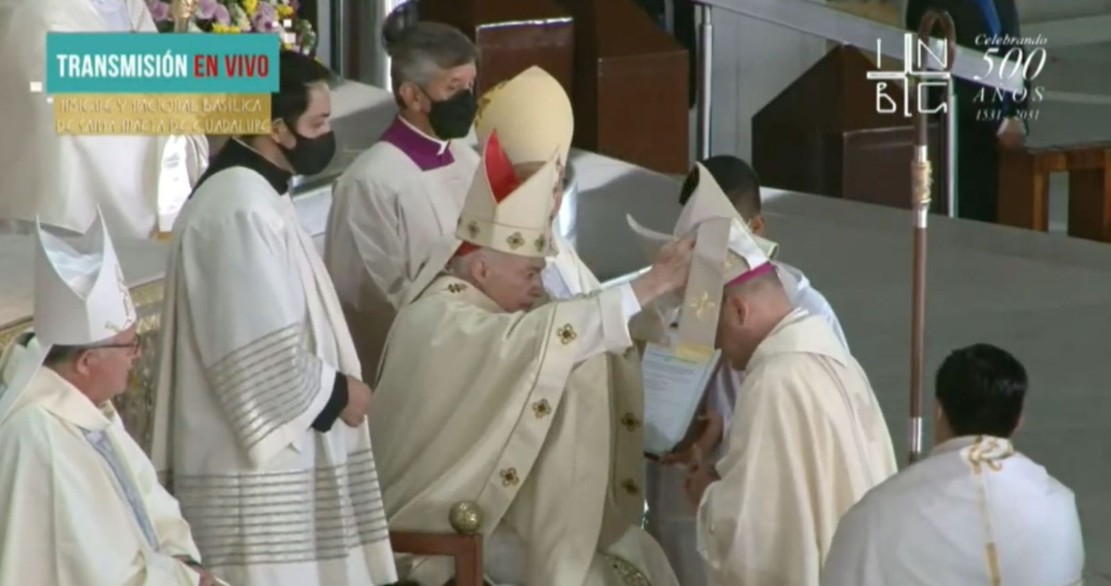 Acero recibe la mitra