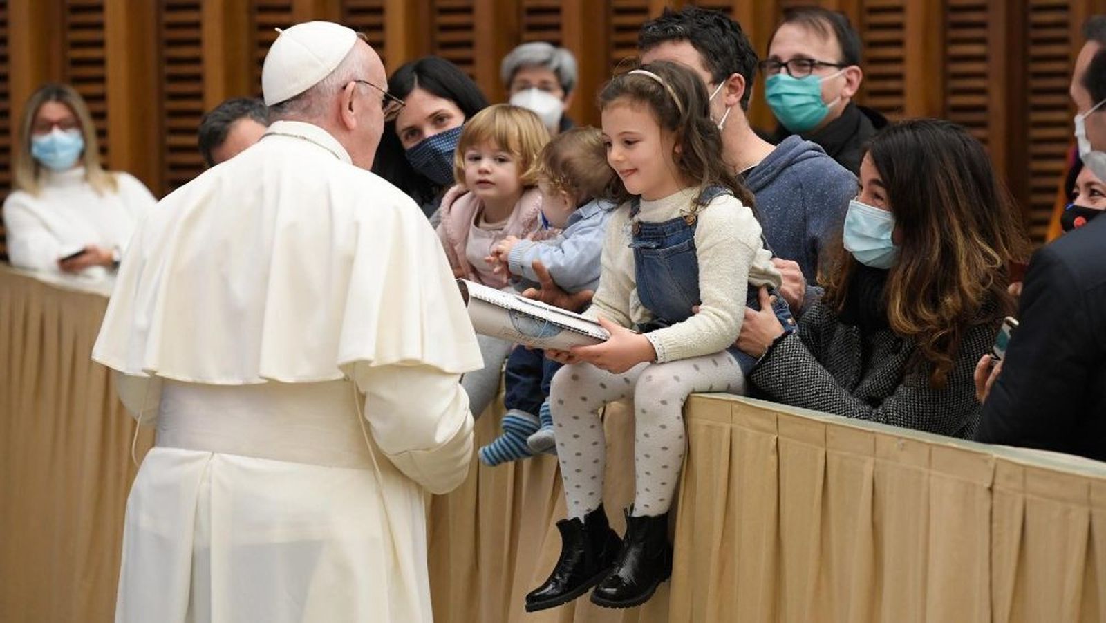 "Este es el gran significado de la Navidad: Dios se hace hombre para que podamos ser hijos de Dios"