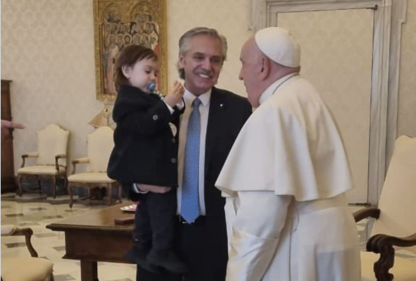 Francisco, con Alberto Fernández y su hijo