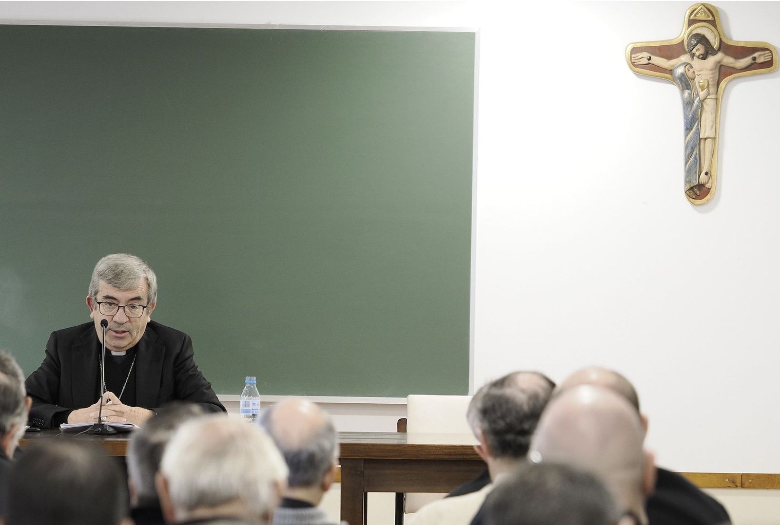 El arzobispo Argüello en un encuentro con sus sacerdotes