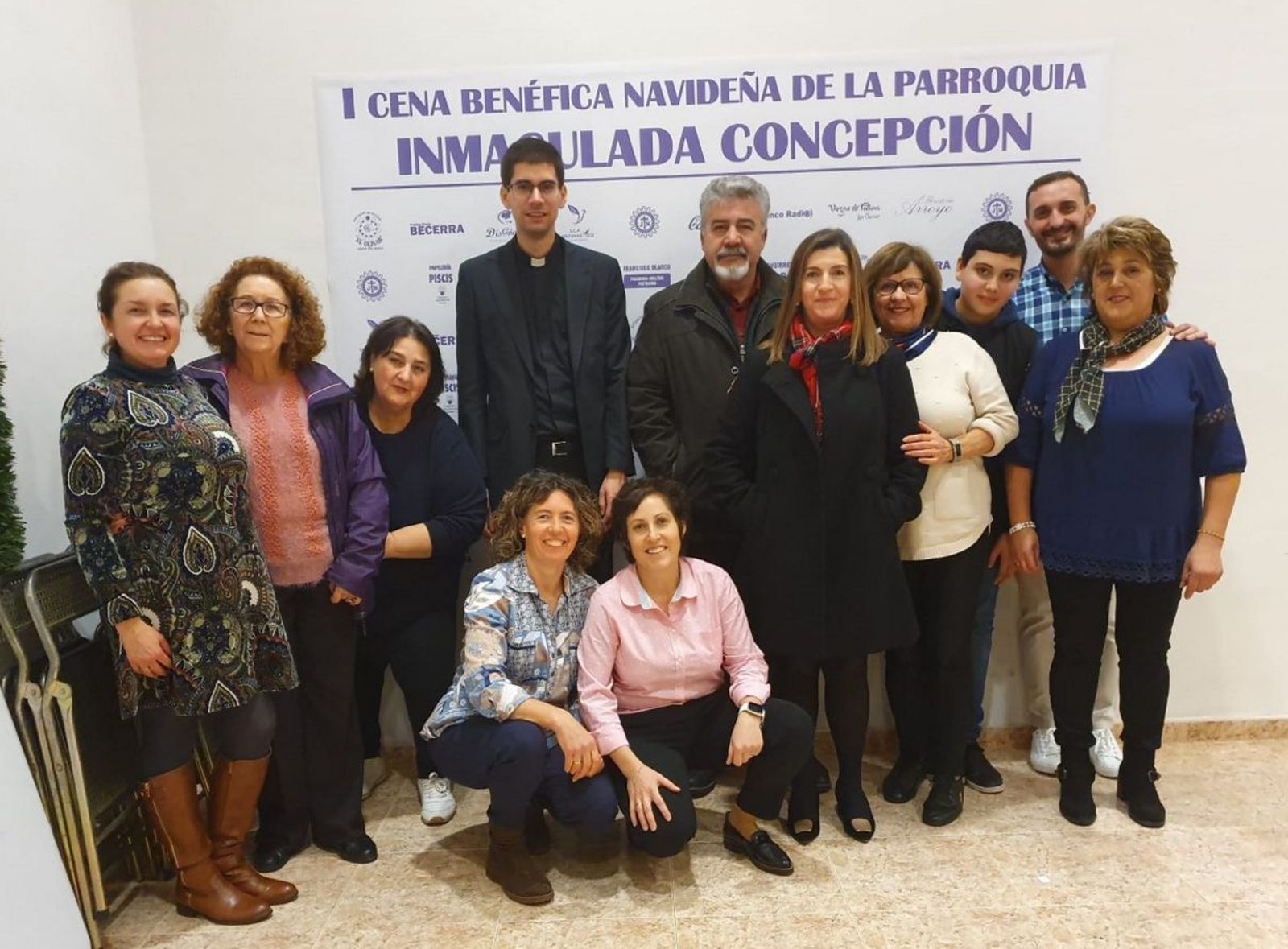 Miguel Conejero y los organizadores de la cena benéfica