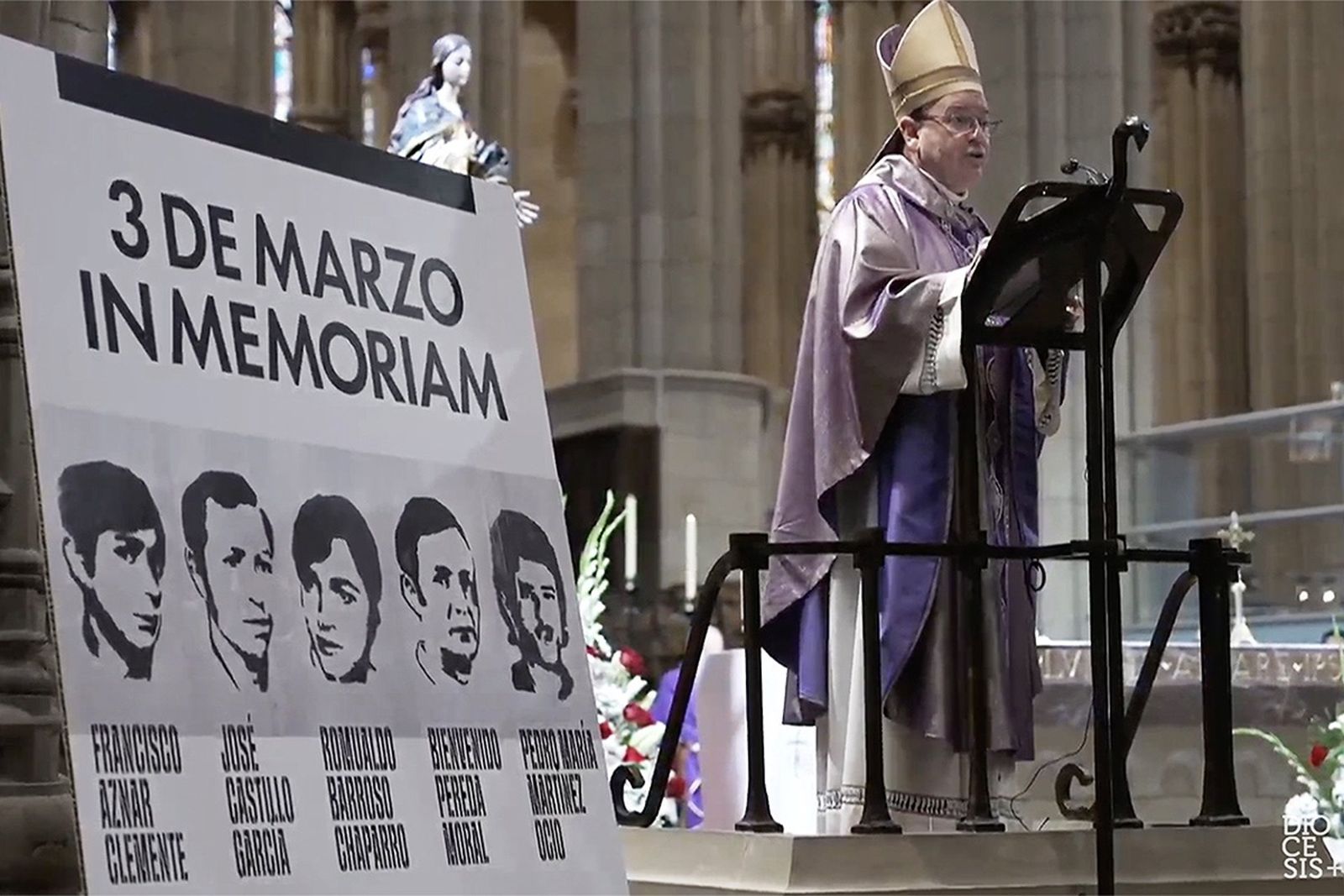 El obispo de Vitoria, Juan Carlos Elizalde, preside la misa 'in memorian' de los asesinados por el 3 de marzo de 1976