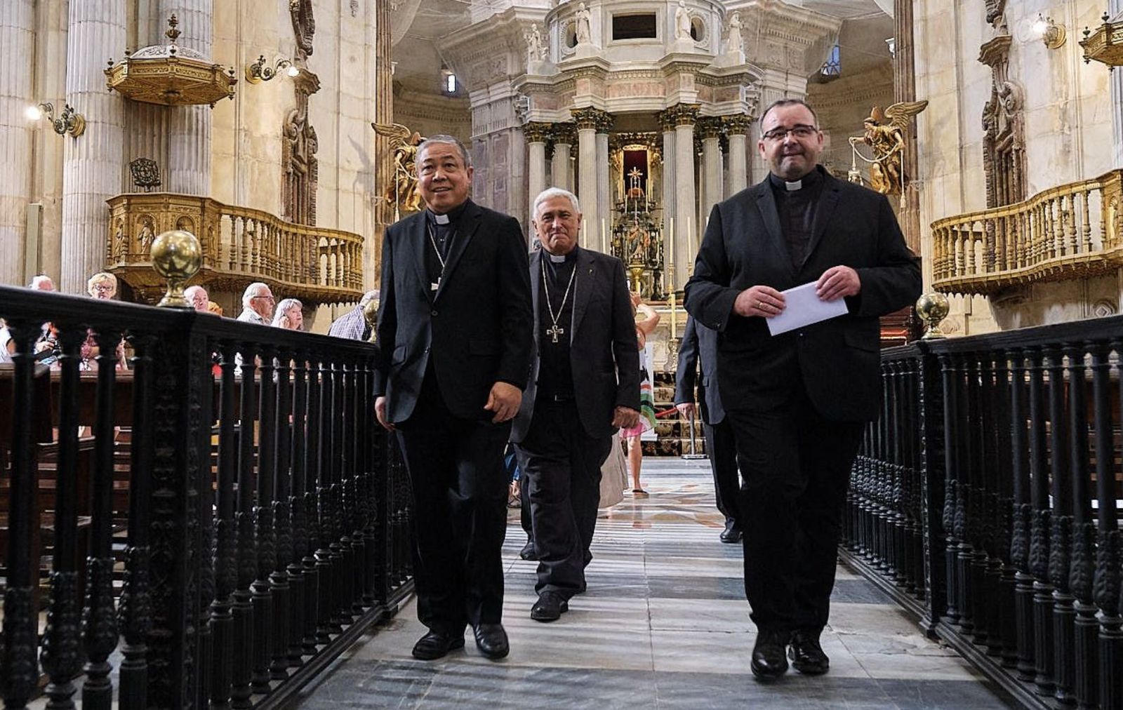 El nuncio y el obispo en la catedral de Cádiz